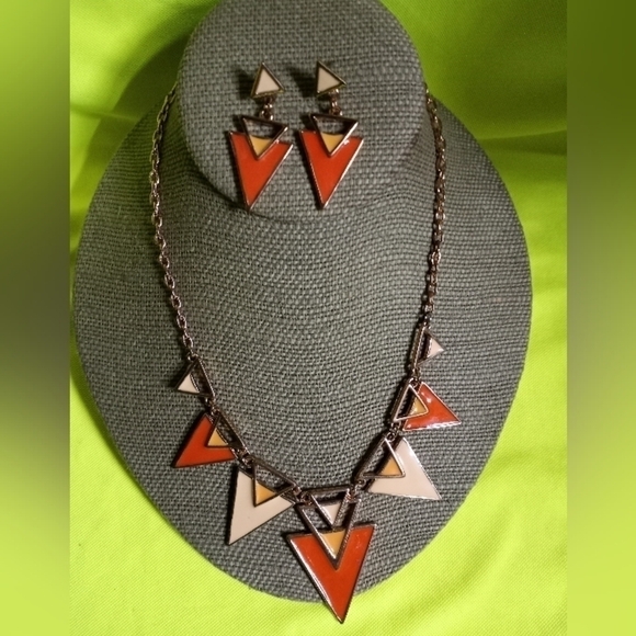 Goldtone orange yellow cream triangle chain necklace - Picture 1 of 6